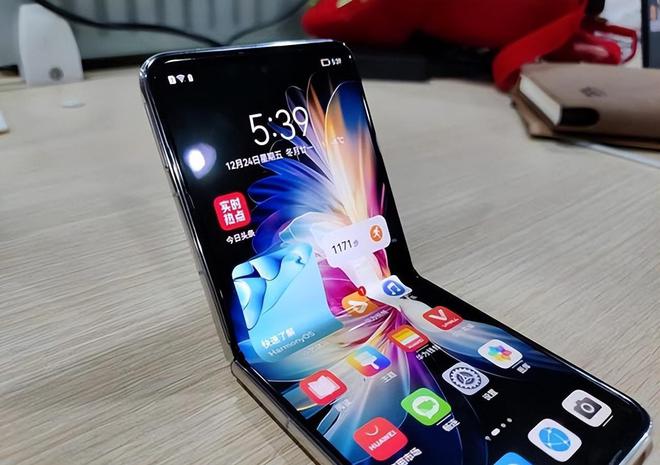手机市场暴跌21.7%!iPhone销量暴增227%:国产机最终被苹果打败